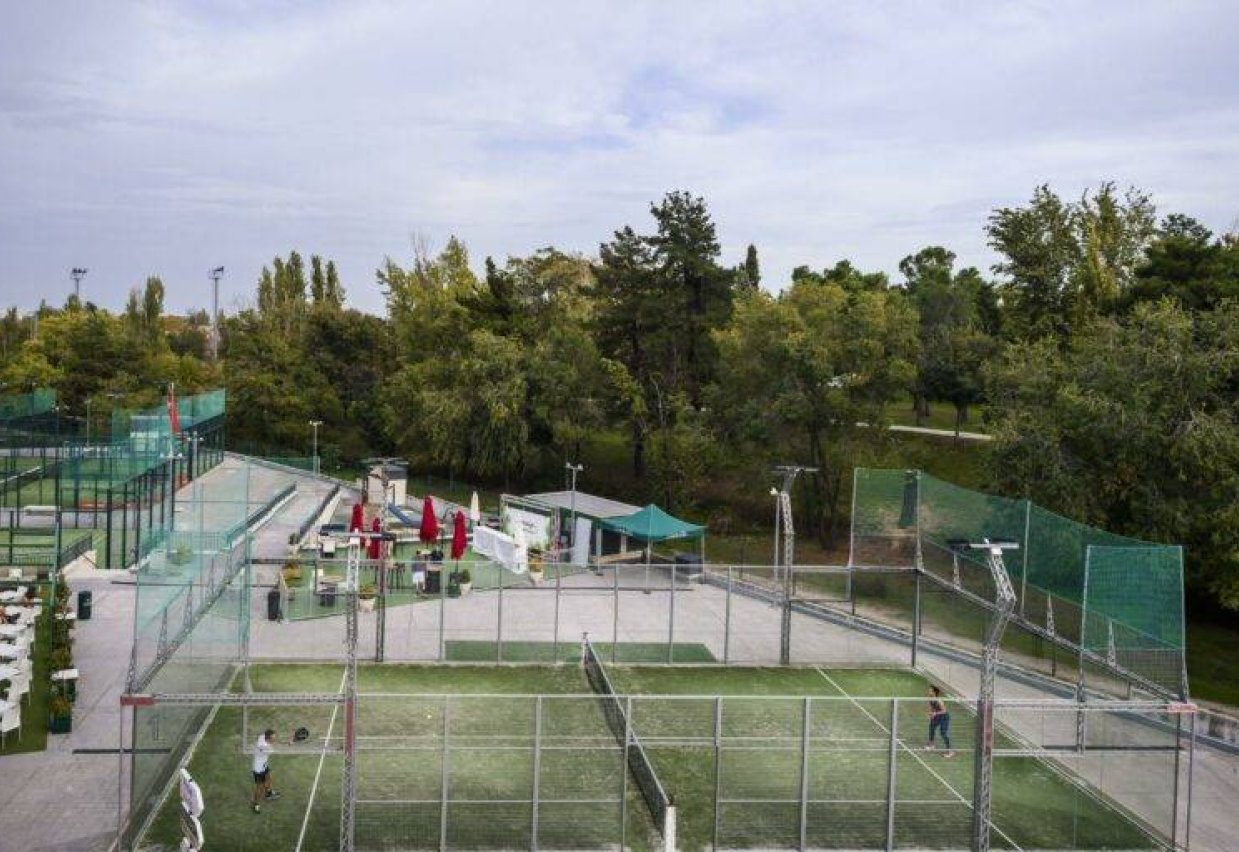 Un lieu idéal pour un stage de padel à Madrid ou un évènement d'entreprise ou de teambuilding