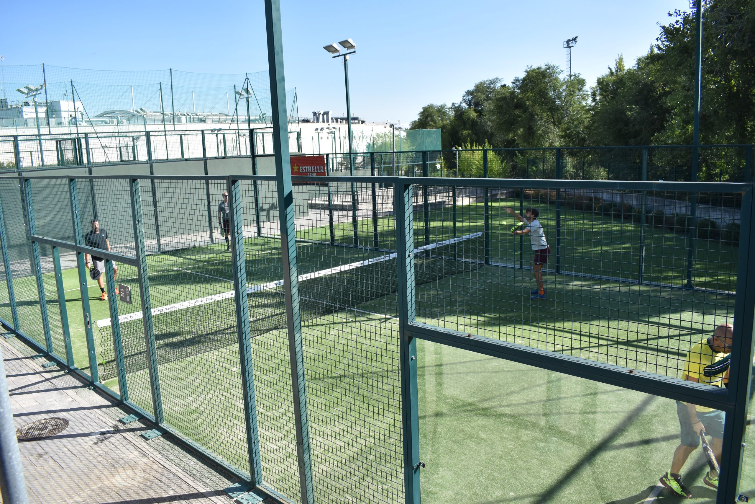 Sur les pistes du club de pádel de la Moraleja