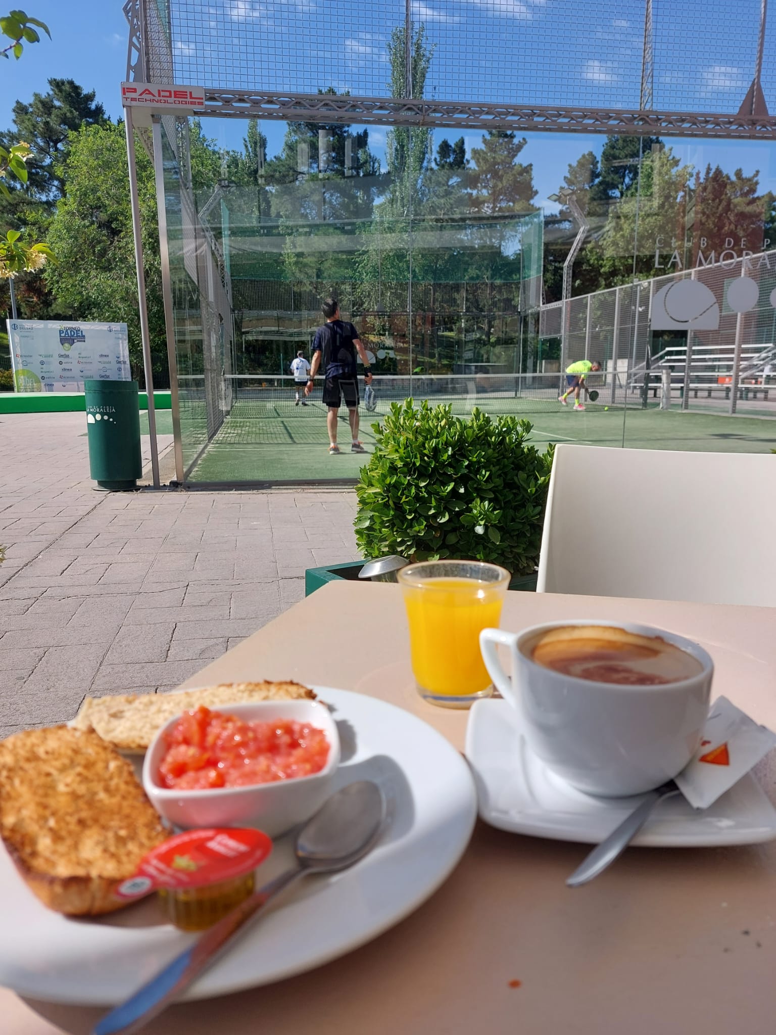 Immersion 100% espagnole dans le club de padel de la Moraleja